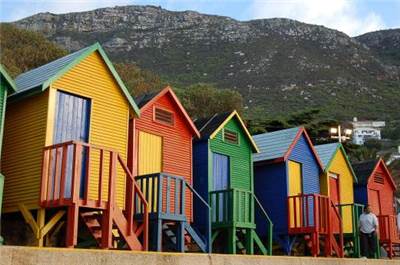 Badehytter på en strand nær Kapstaden